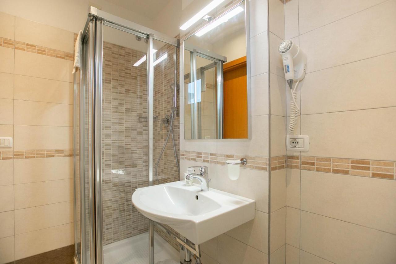 Hotel Valparaiso Rimini Zewnętrze zdjęcie