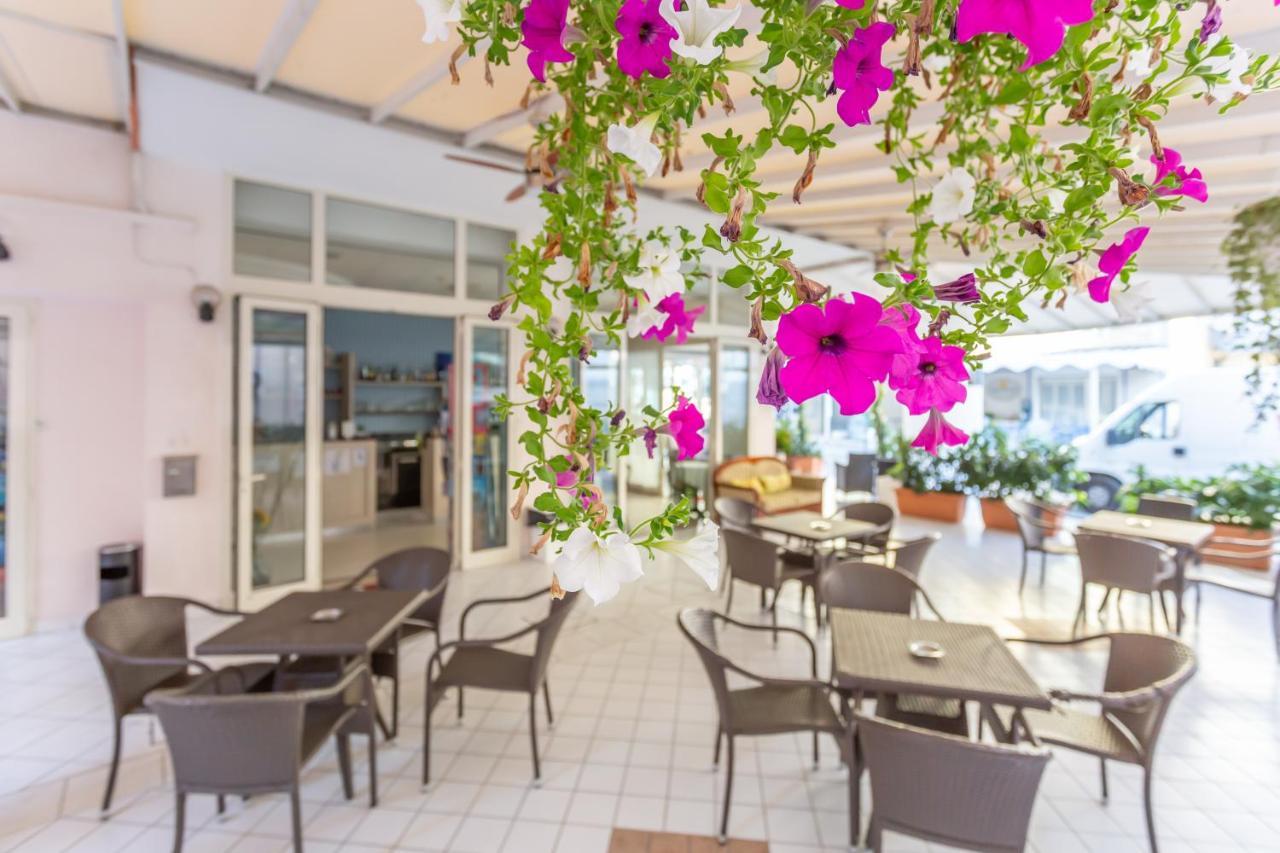 Hotel Valparaiso Rimini Zewnętrze zdjęcie
